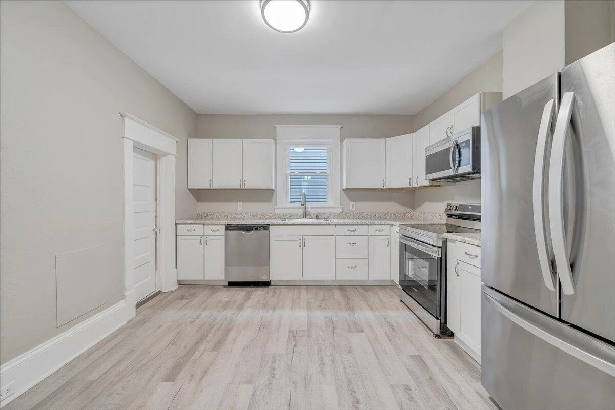 909 Highland AVE SE - Photo 16