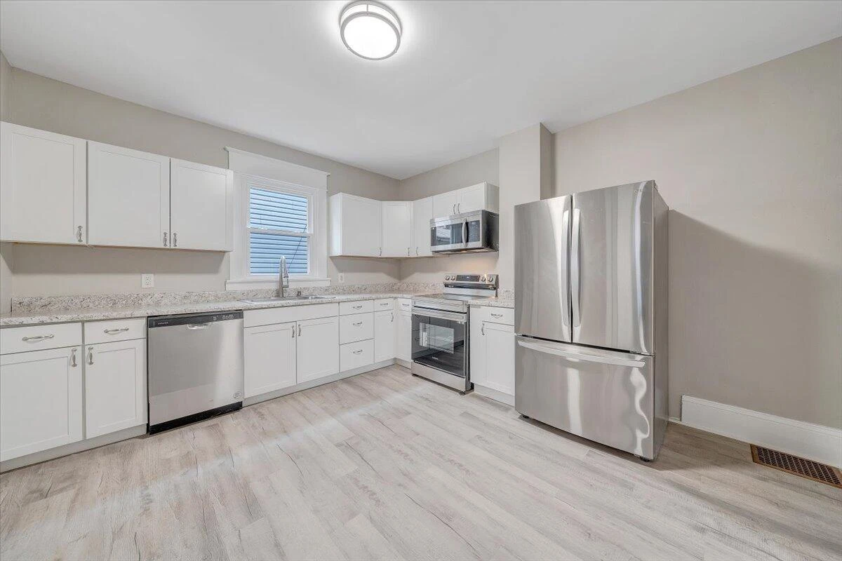 909 Highland AVE SE - Photo 17