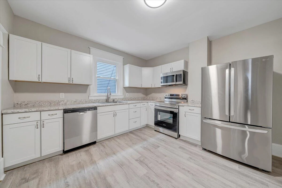 909 Highland AVE SE - Photo 18