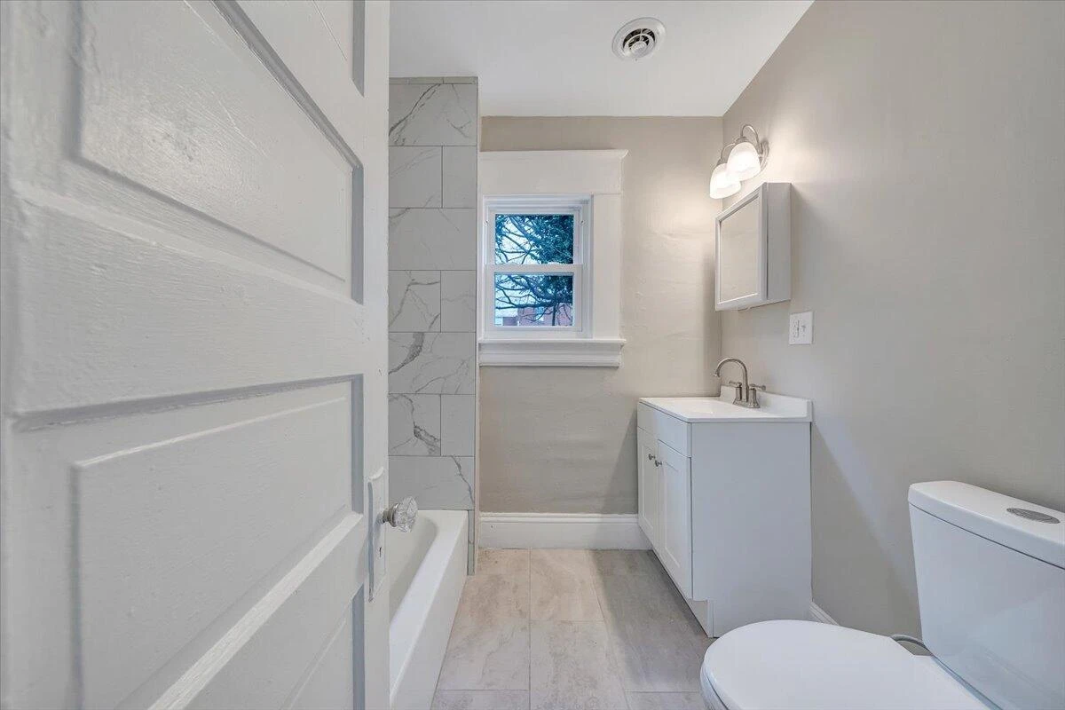 909 Highland AVE SE - Photo 21