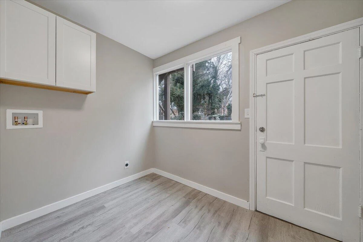 909 Highland AVE SE - Photo 24