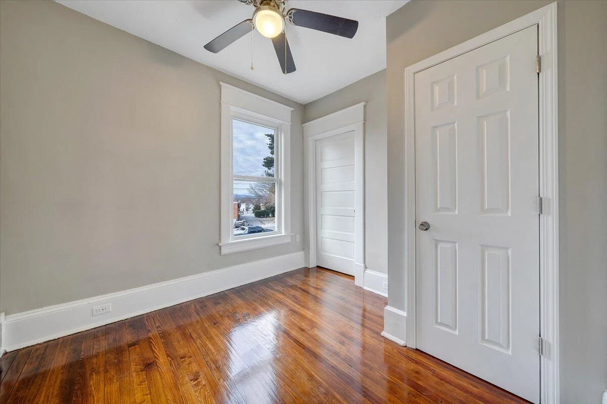 909 Highland AVE SE - Photo 25