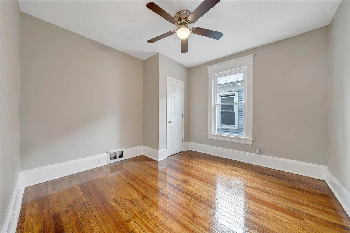 909 Highland AVE SE - Photo 30
