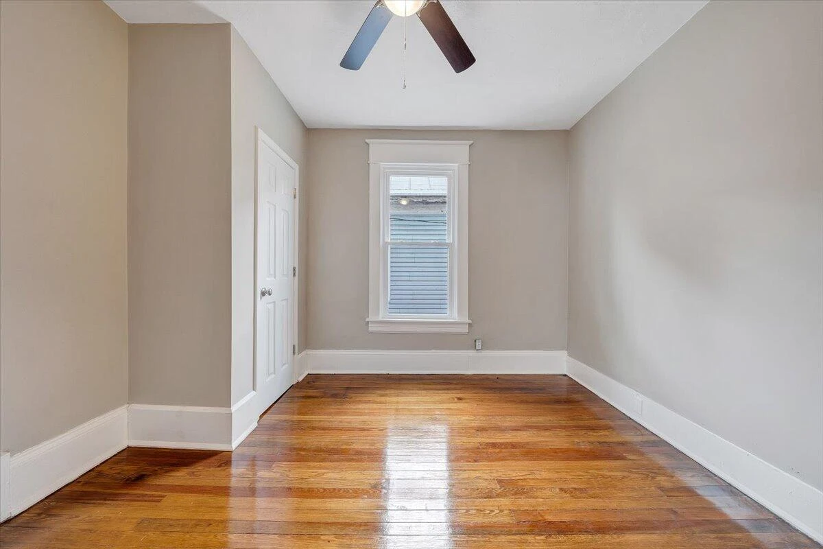 909 Highland AVE SE - Photo 31