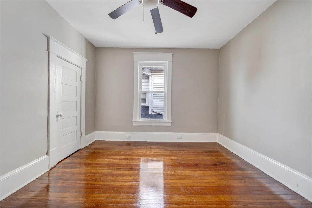 909 Highland AVE SE - Photo 32