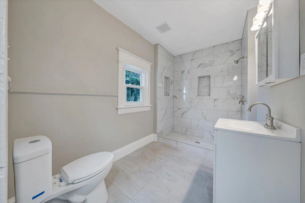 909 Highland AVE SE - Photo 33