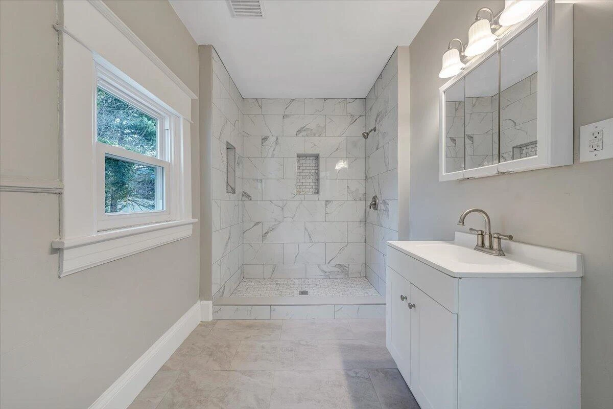 909 Highland AVE SE - Photo 34
