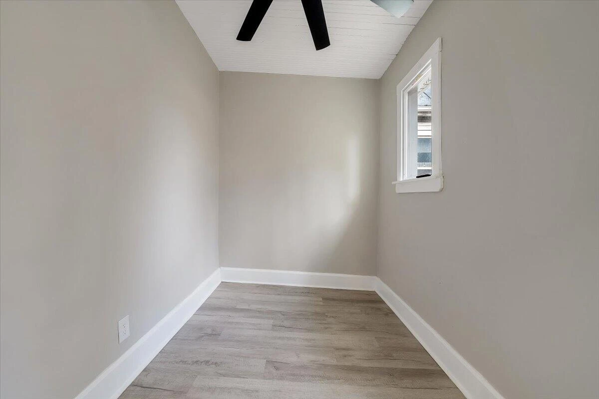 909 Highland AVE SE - Photo 35