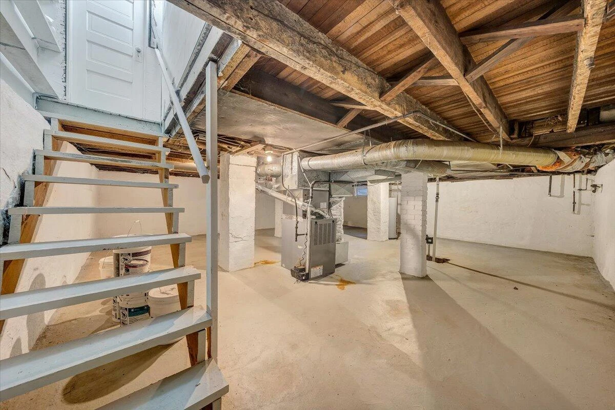 909 Highland AVE SE - Photo 39