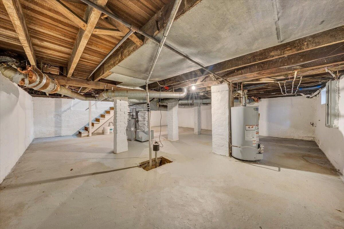 909 Highland AVE SE - Photo 40