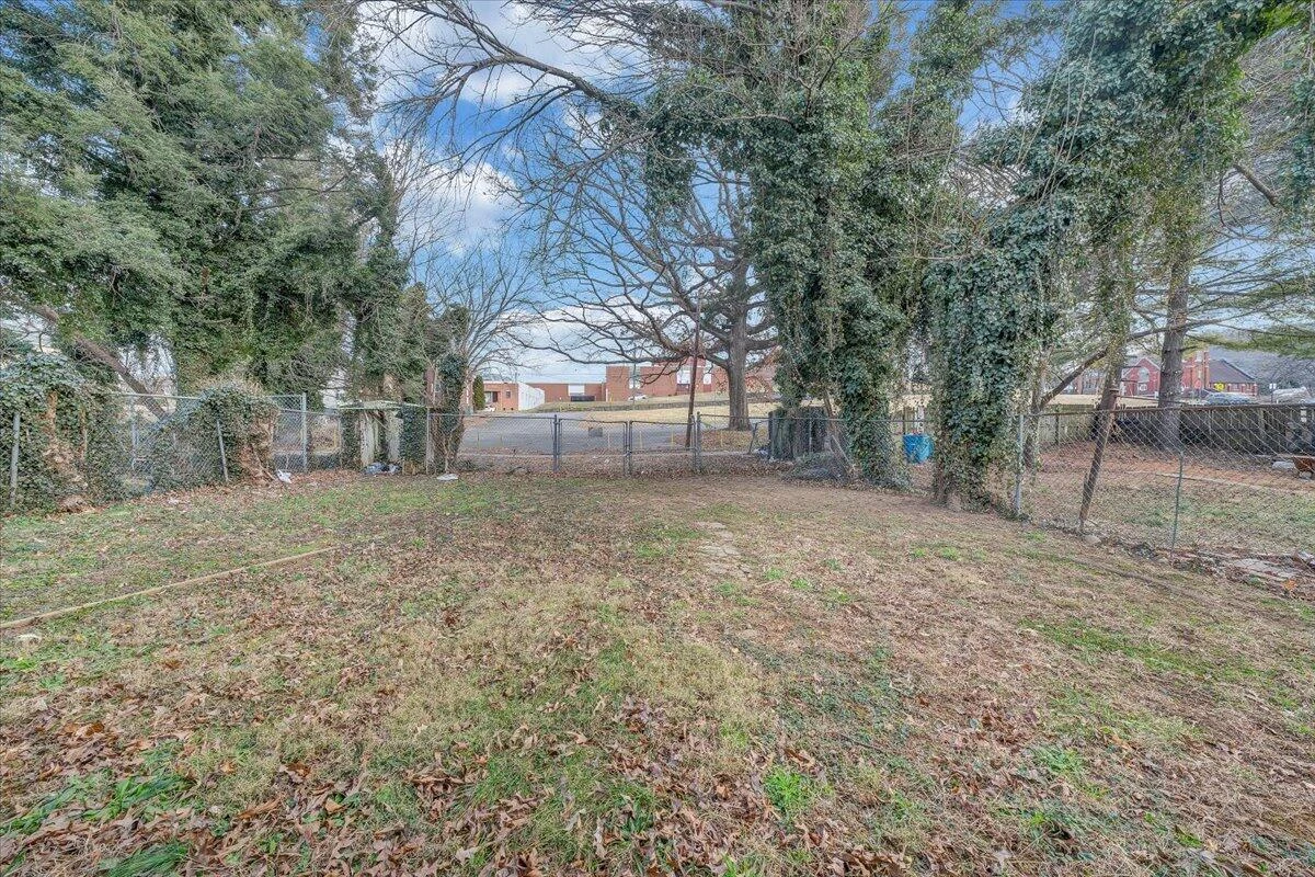 909 Highland AVE SE - Photo 41