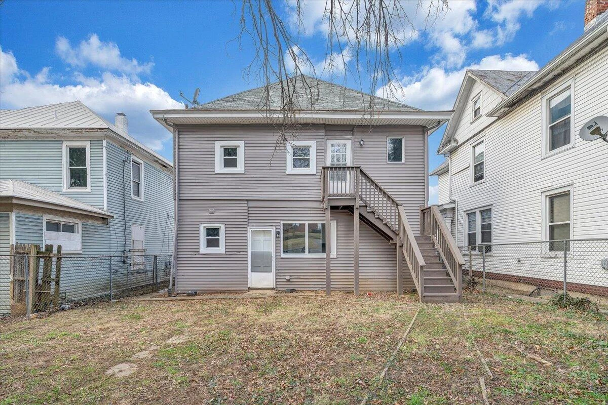 909 Highland AVE SE - Photo 43