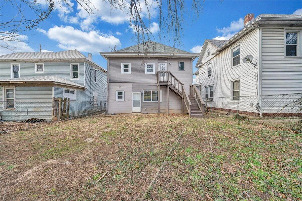 909 Highland AVE SE - Photo 44