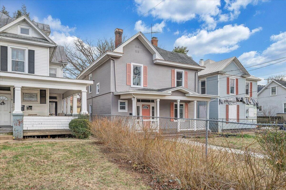 909 Highland AVE SE - Photo 45
