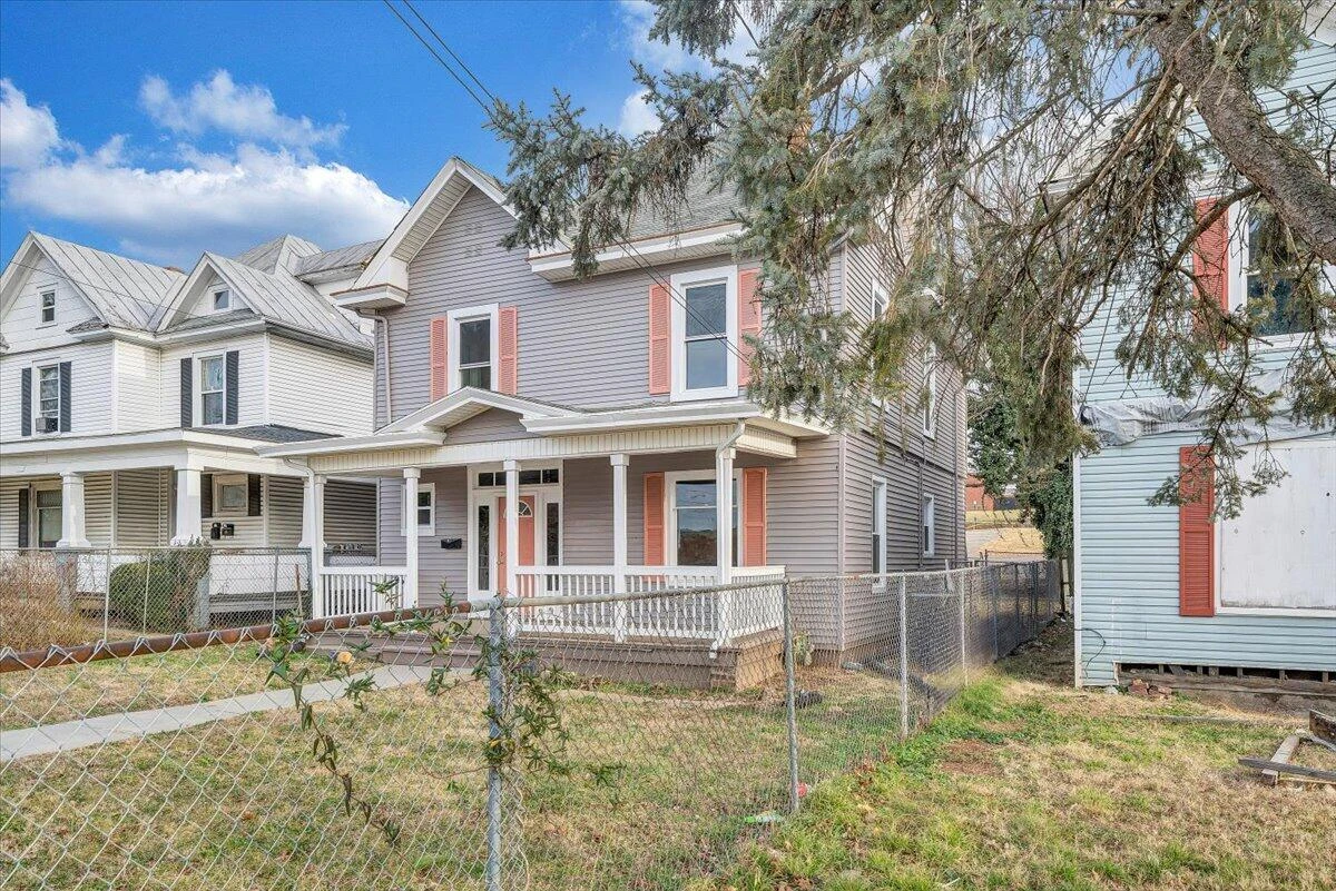 909 Highland AVE SE - Photo 46