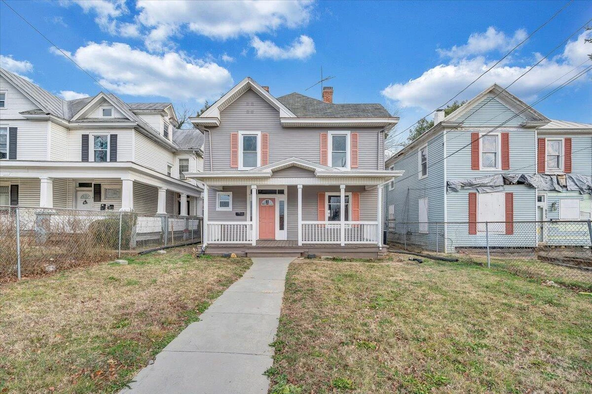 909 Highland AVE SE - Photo 47