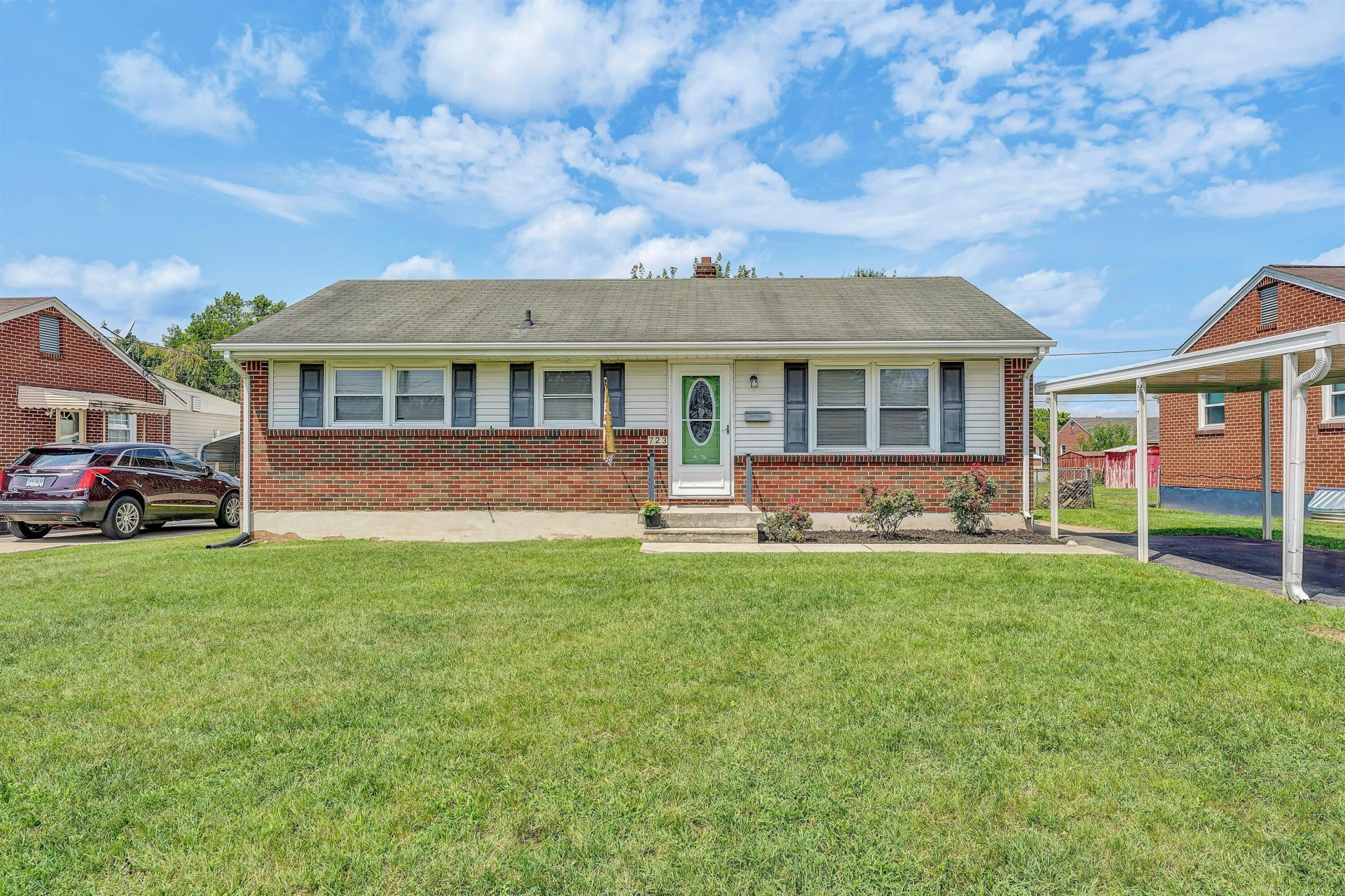 723 Fenwick DR - Photo 2