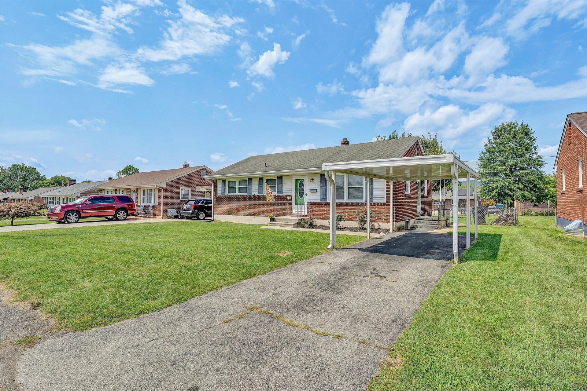 723 Fenwick DR - Photo 3