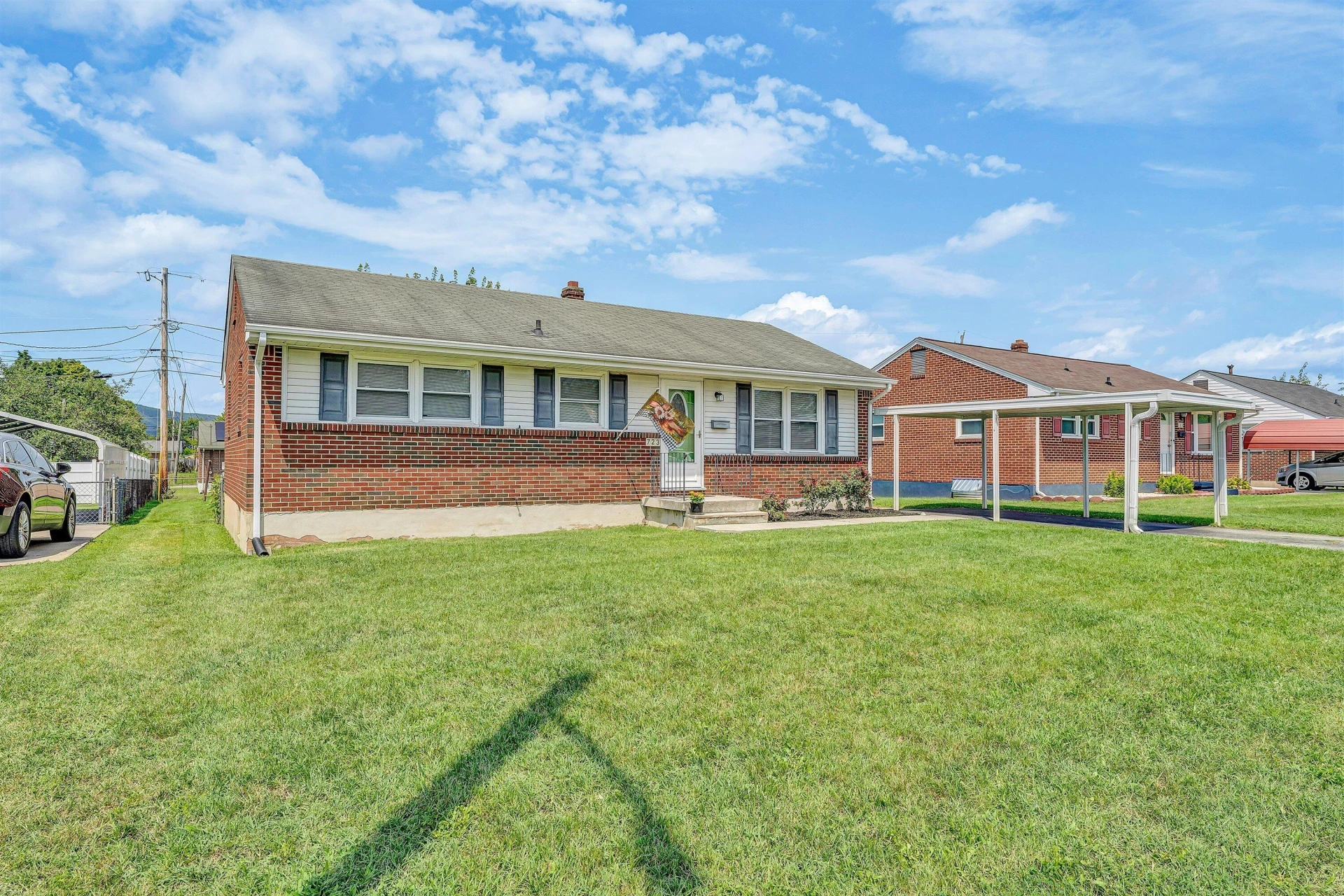 723 Fenwick DR - Photo 4