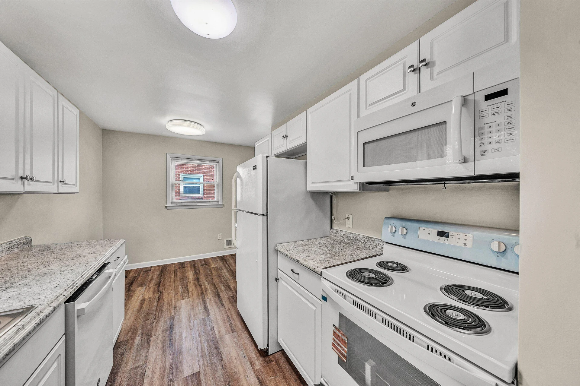 723 Fenwick DR - Photo 10