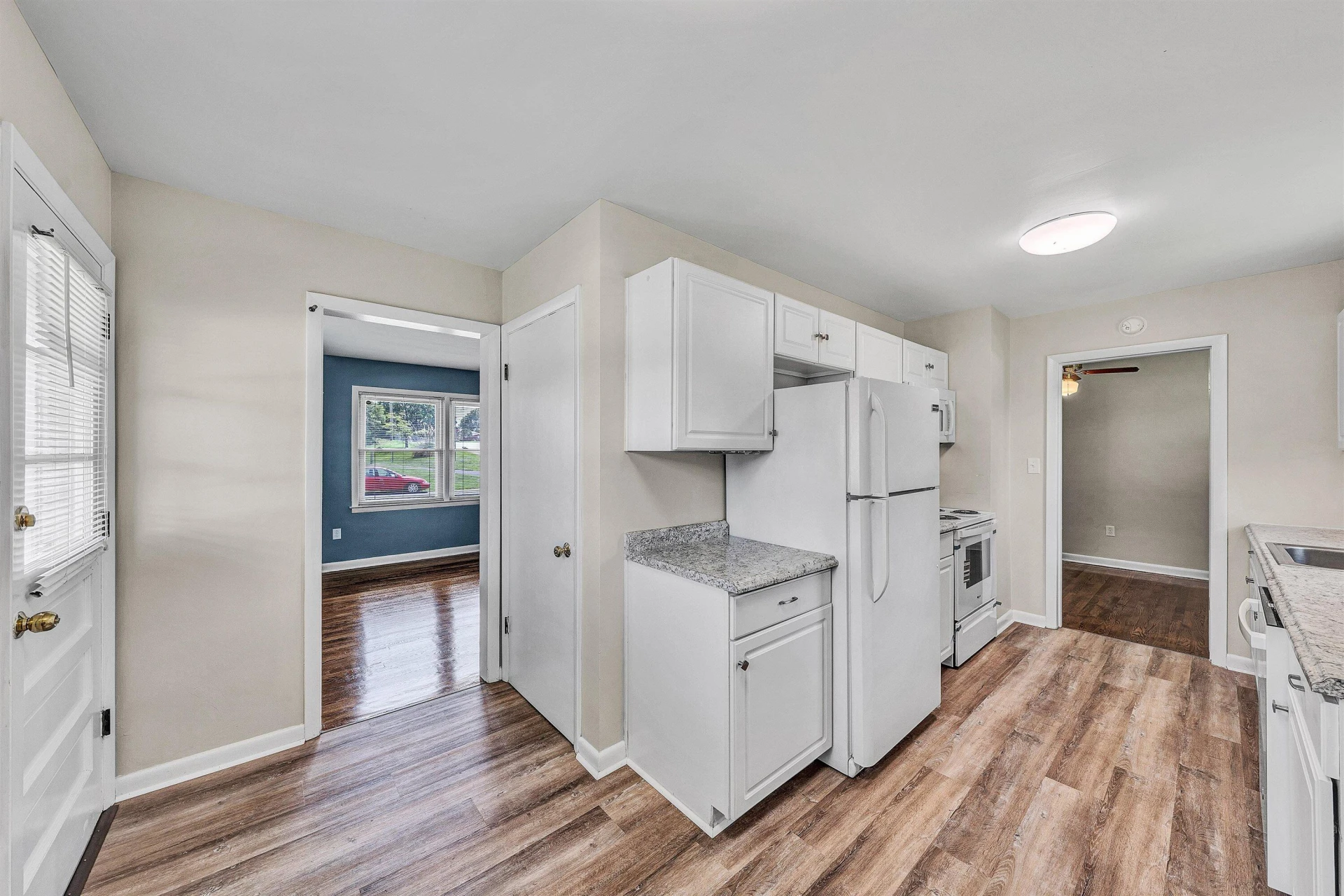 723 Fenwick DR - Photo 11