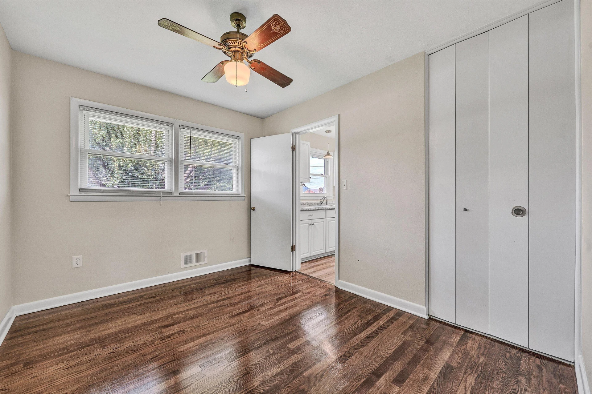723 Fenwick DR - Photo 12