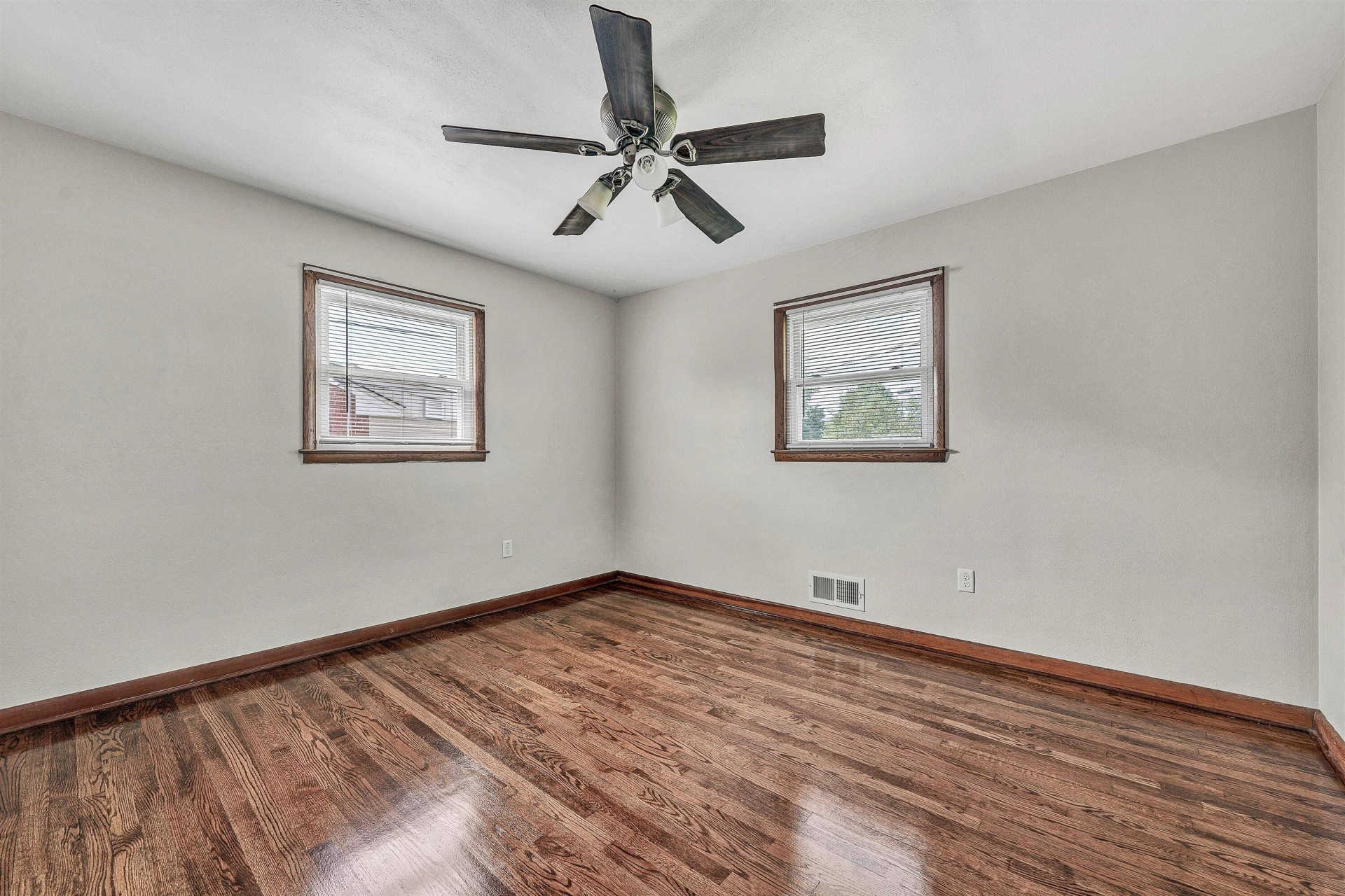723 Fenwick DR - Photo 17