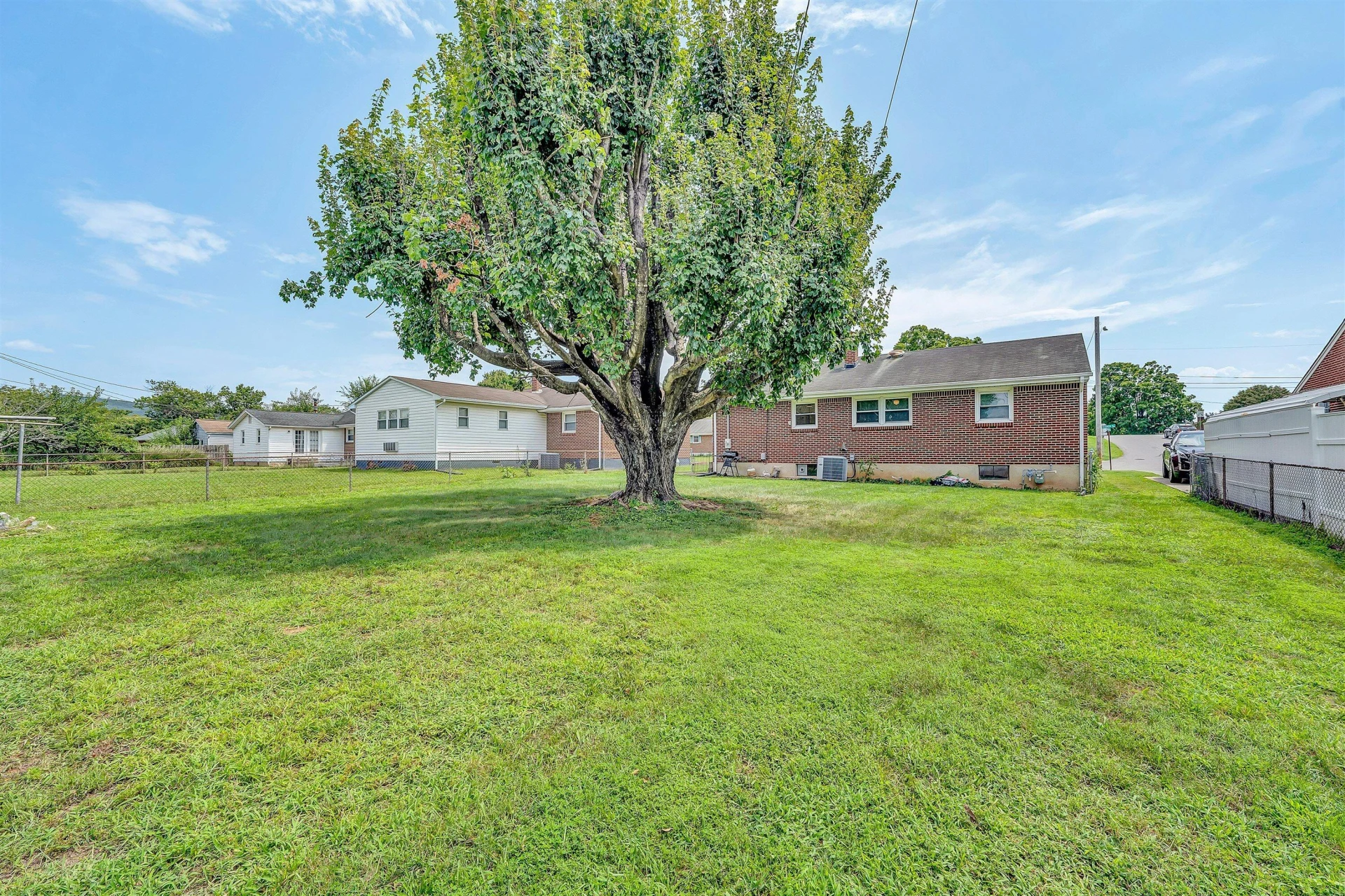 723 Fenwick DR - Photo 29