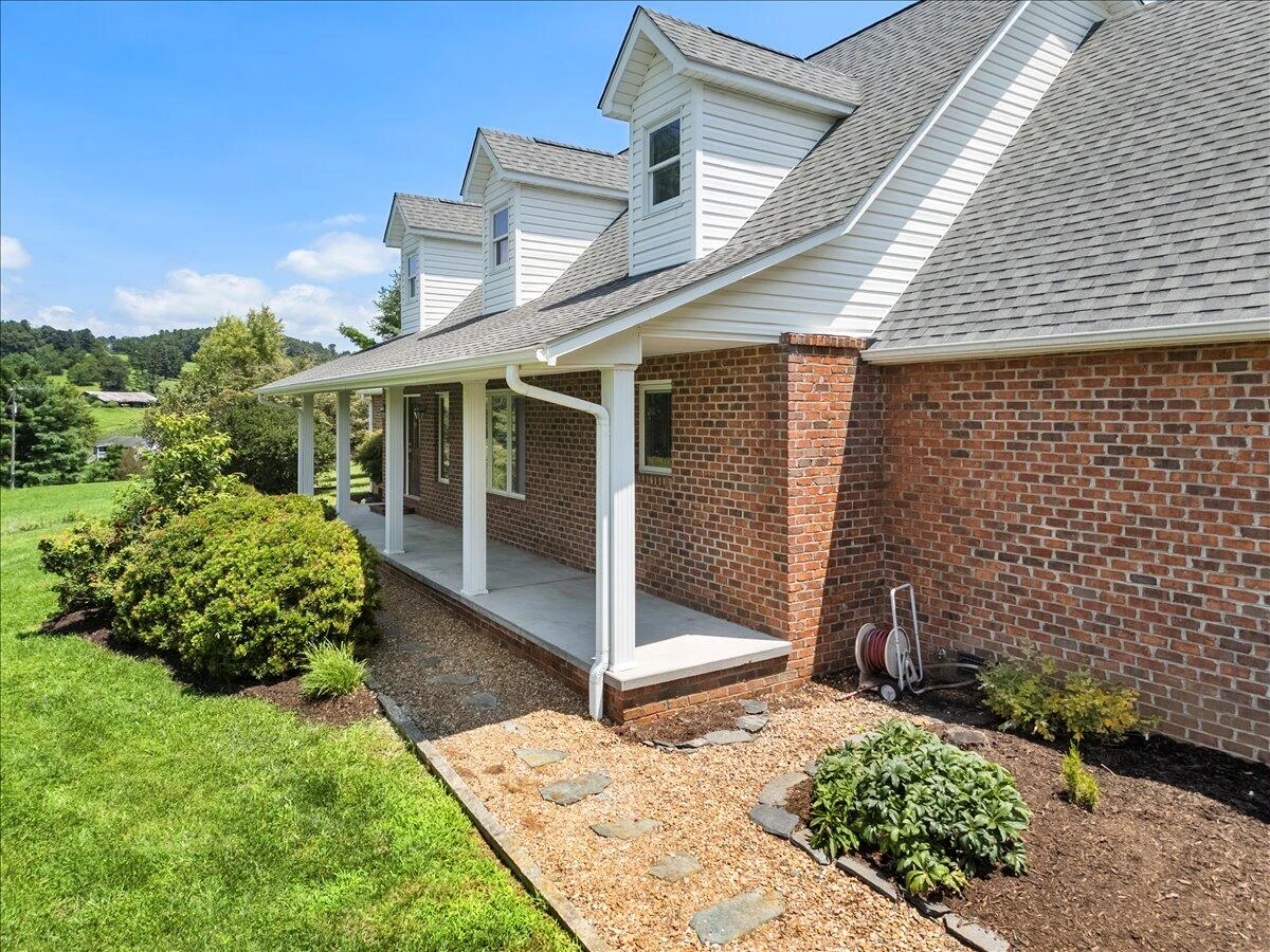 209 Phlegar Hill RD NE - Photo 4
