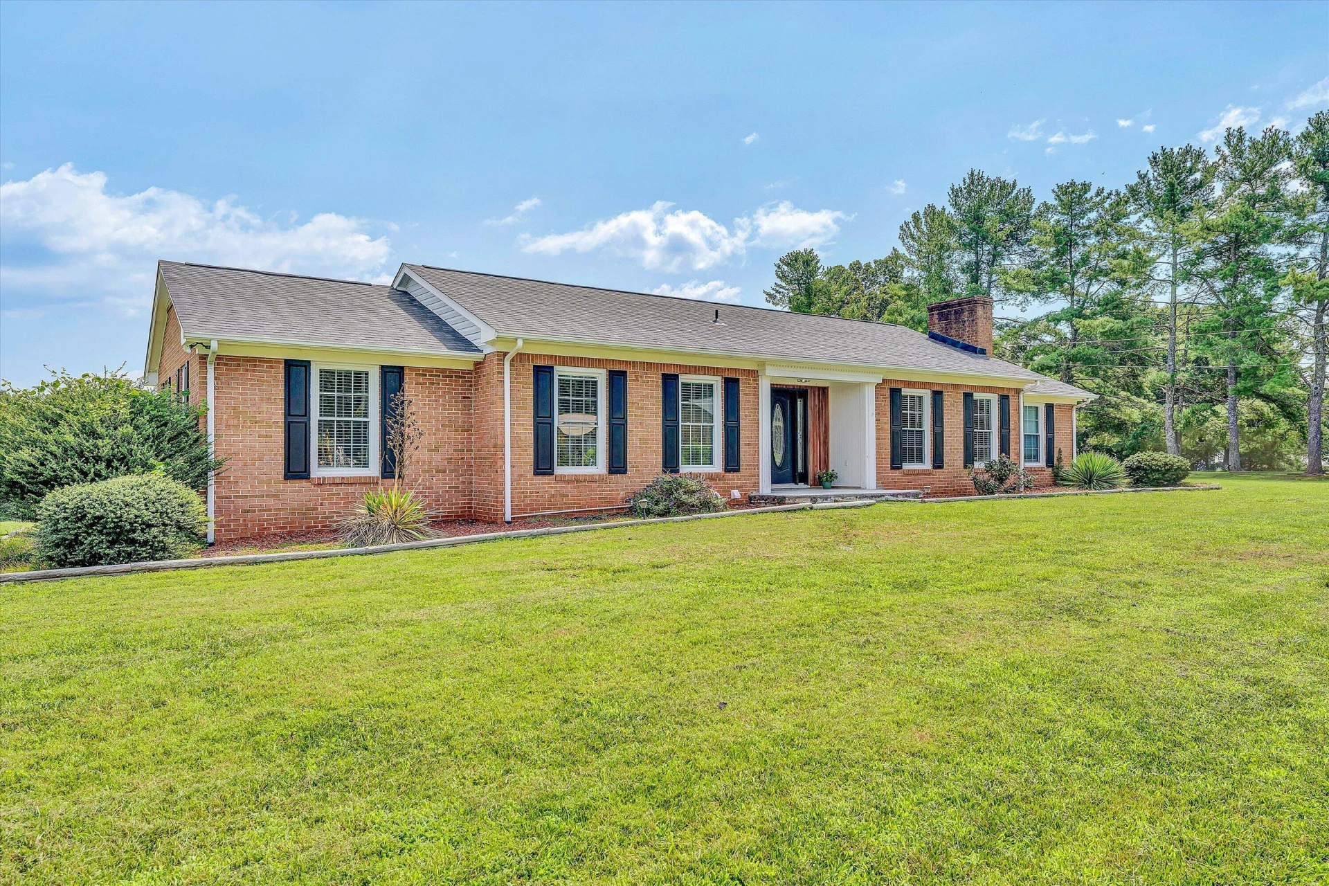 400 Redwood RD - Photo 2