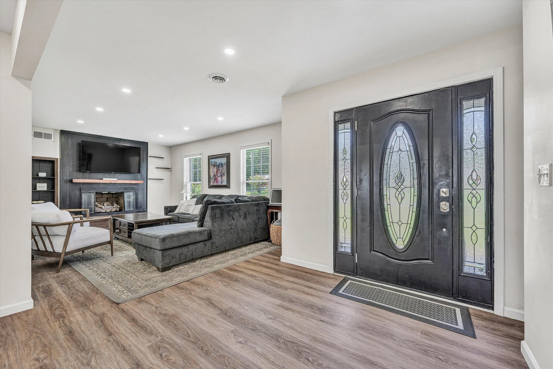 400 Redwood RD - Photo 4
