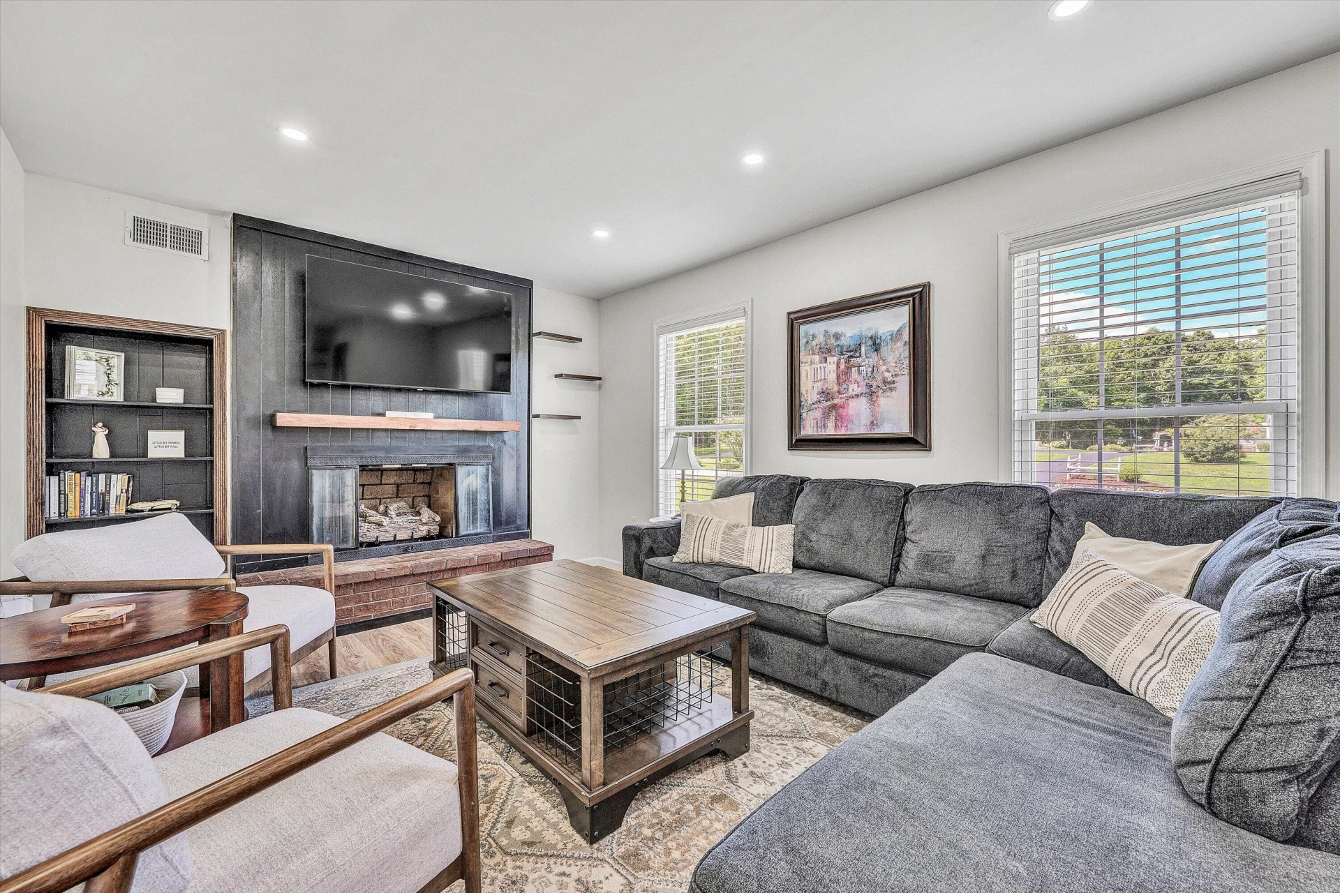 400 Redwood RD - Photo 5