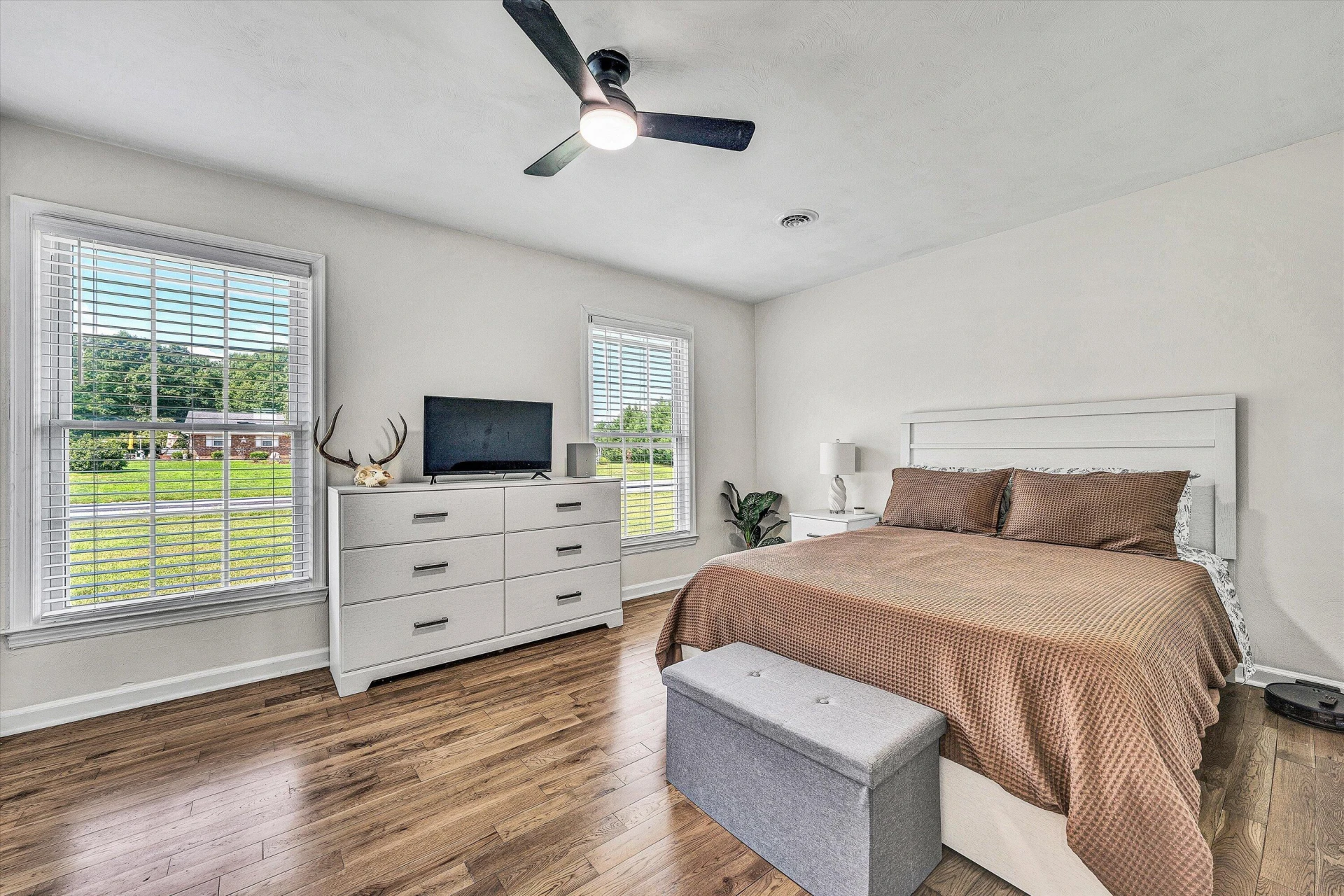 400 Redwood RD - Photo 7