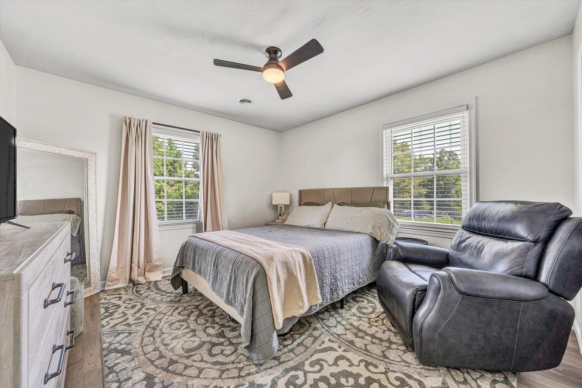 400 Redwood RD - Photo 9