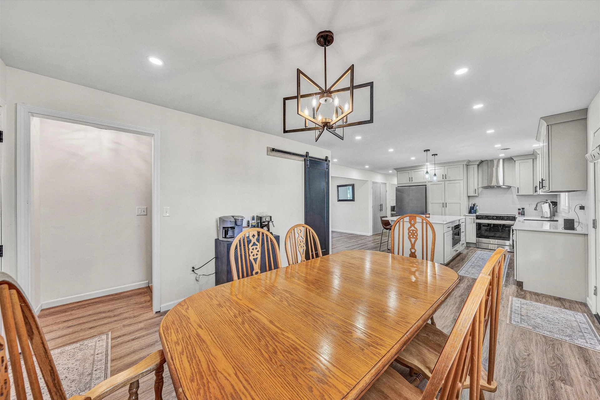 400 Redwood RD - Photo 17