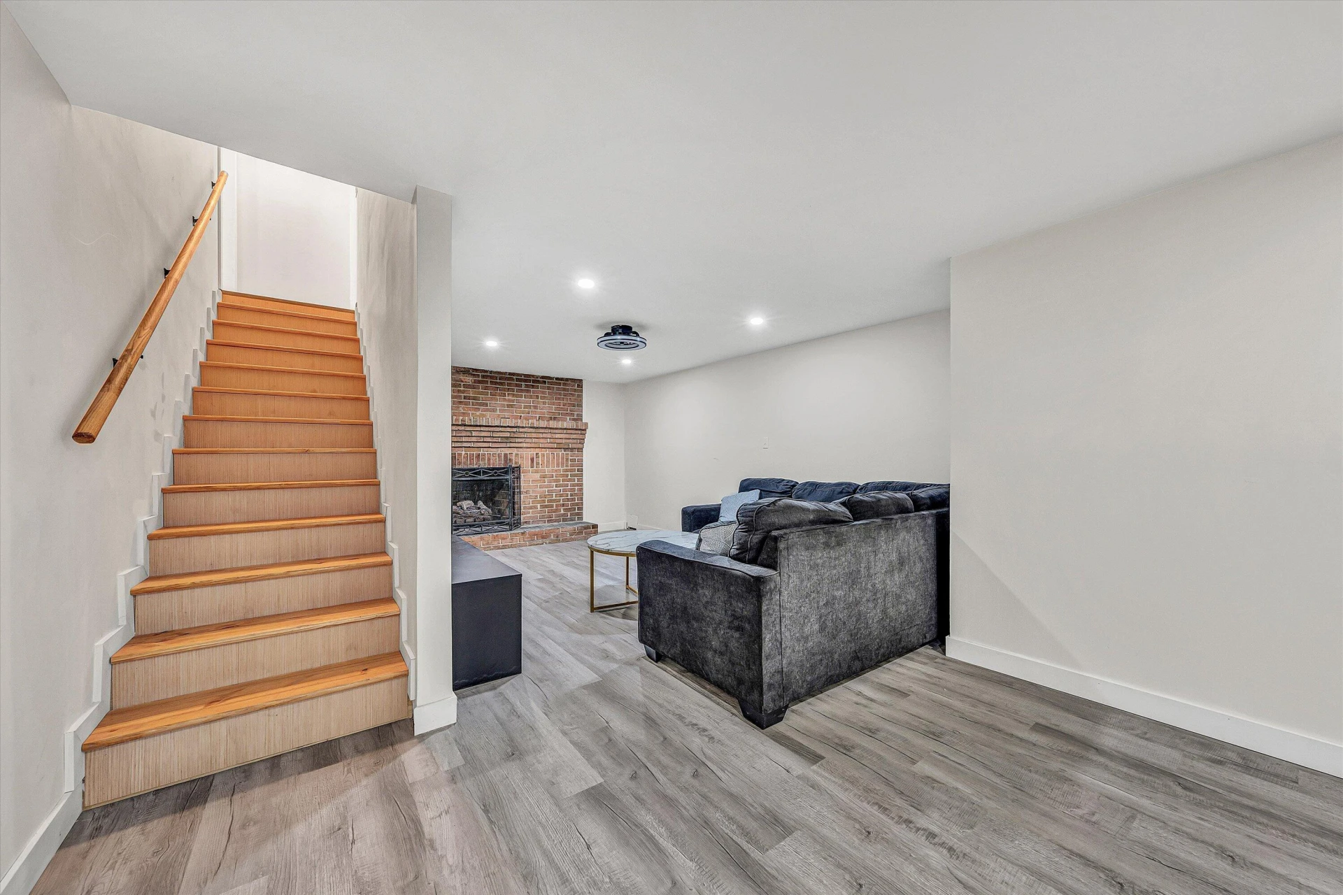 400 Redwood RD - Photo 21