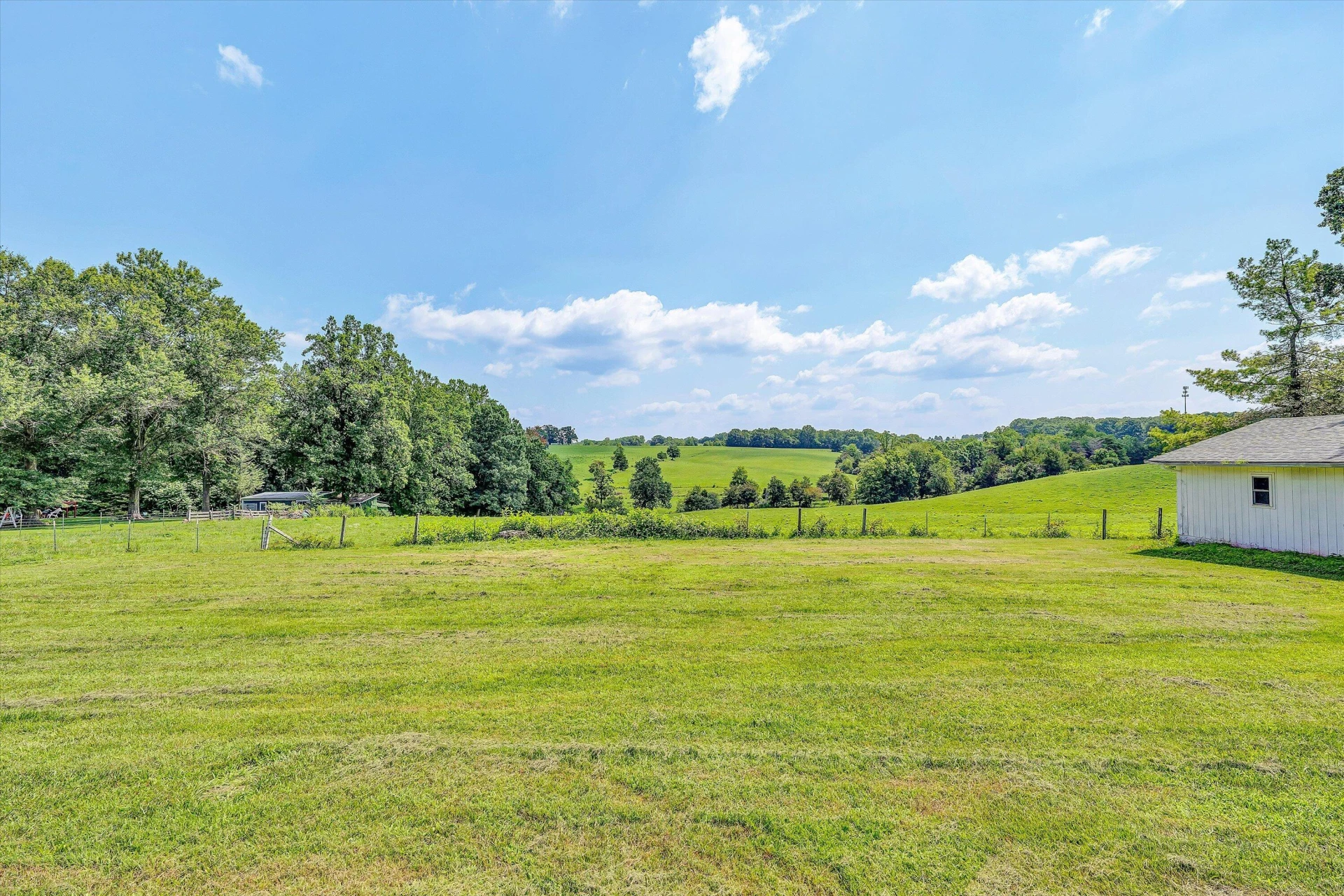 400 Redwood RD - Photo 38