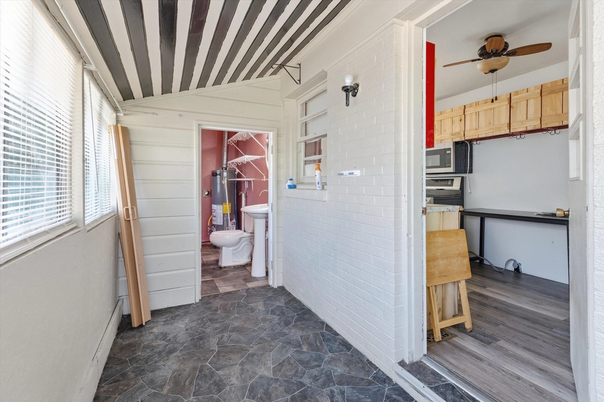 222 E Gordon ST - Photo 9