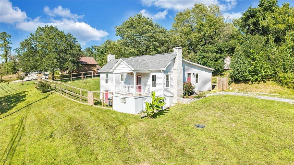 2812 Webster RD - Photo 2