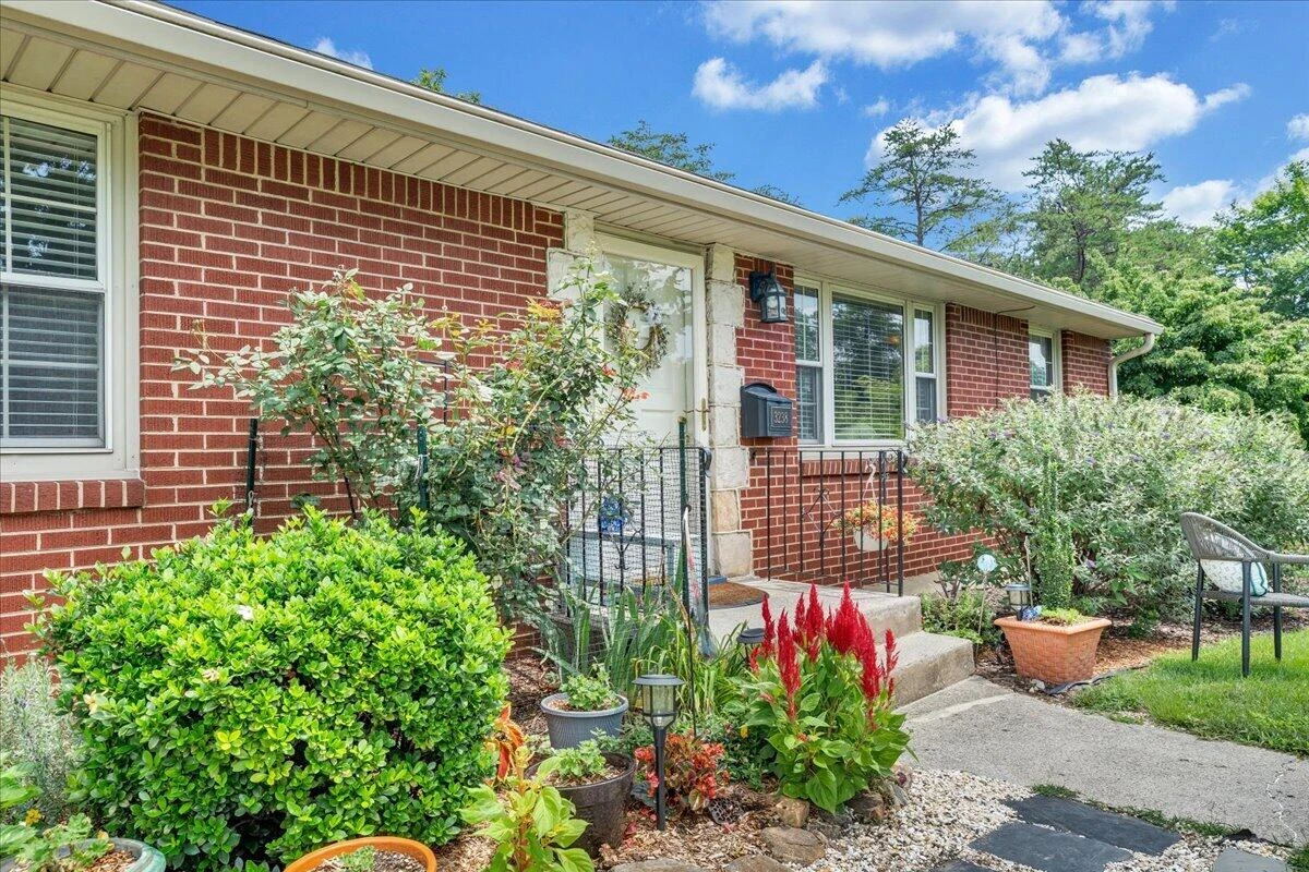3238 Brandywine AVE - Photo 3