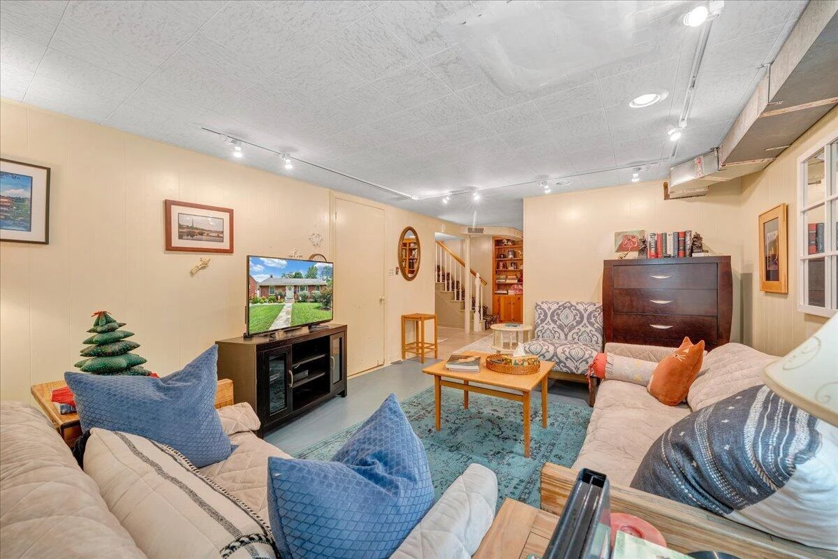 3238 Brandywine AVE - Photo 35
