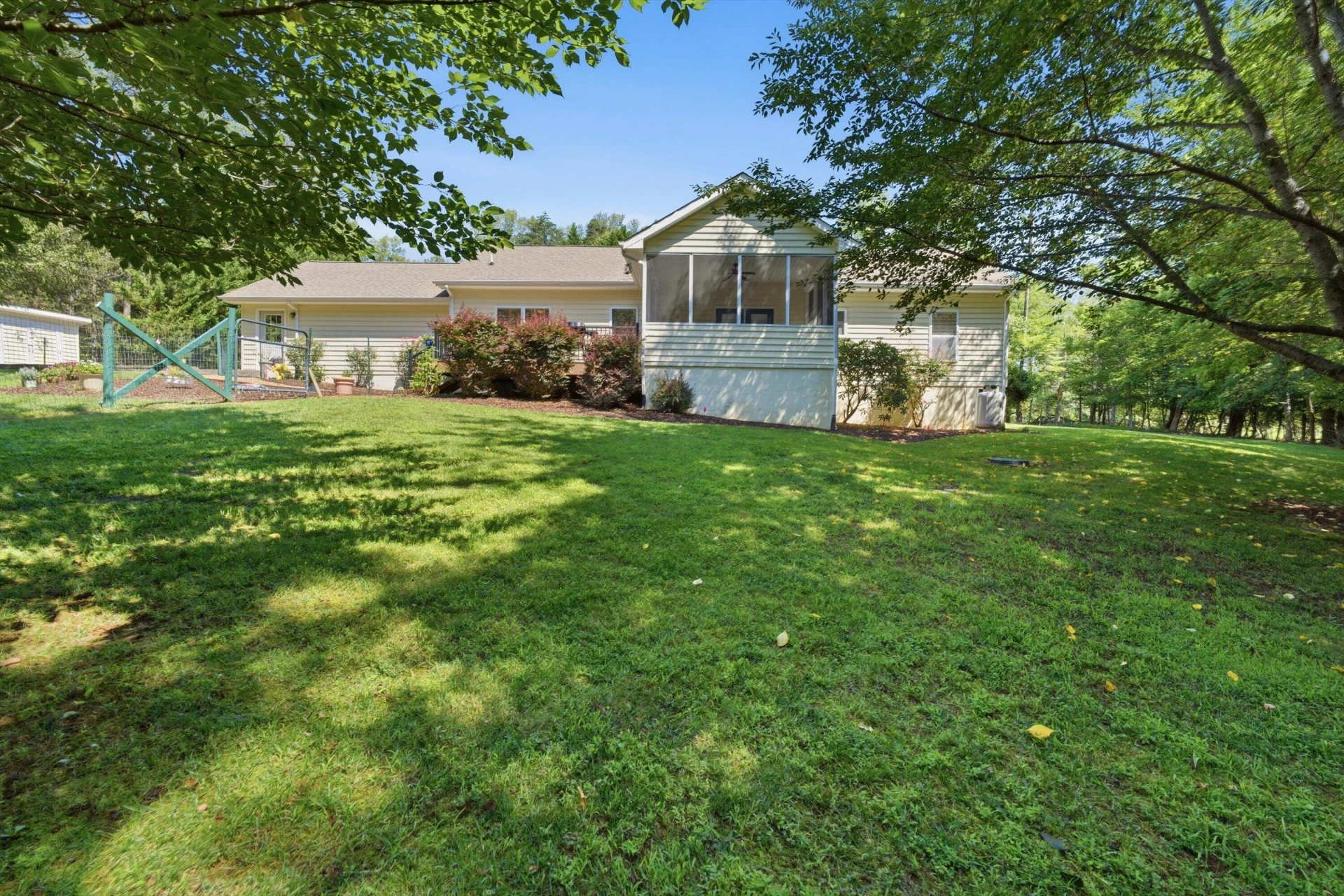 2340 Lakewood Forest RD - Photo 23