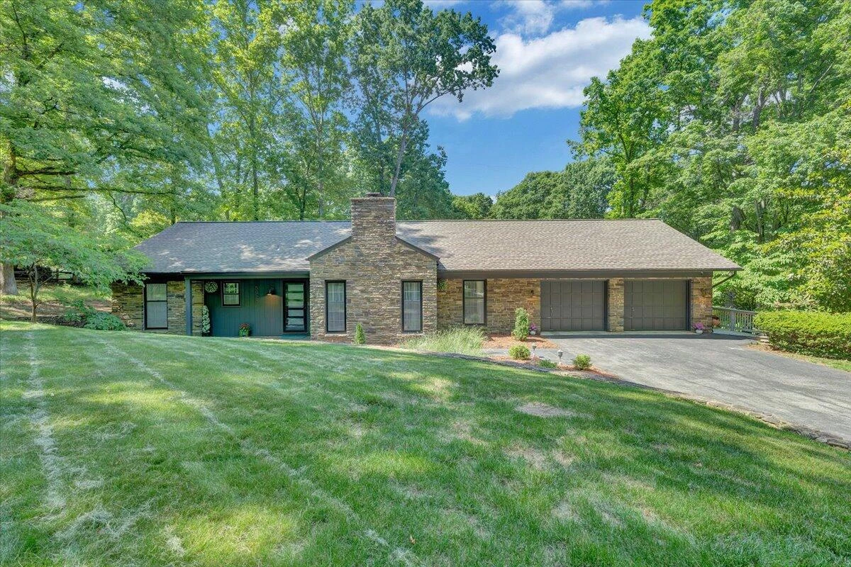 5027 Hunting Hills DR - Photo 2