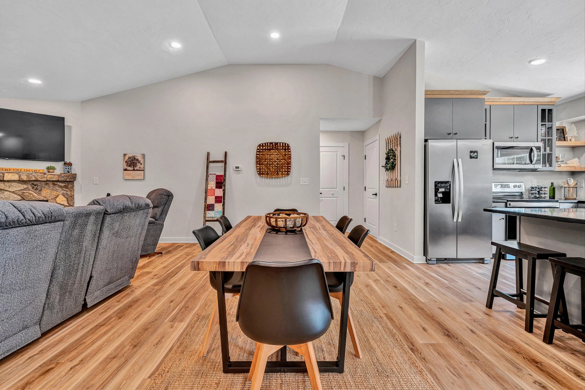 109 Ridgeway CT - Photo 5