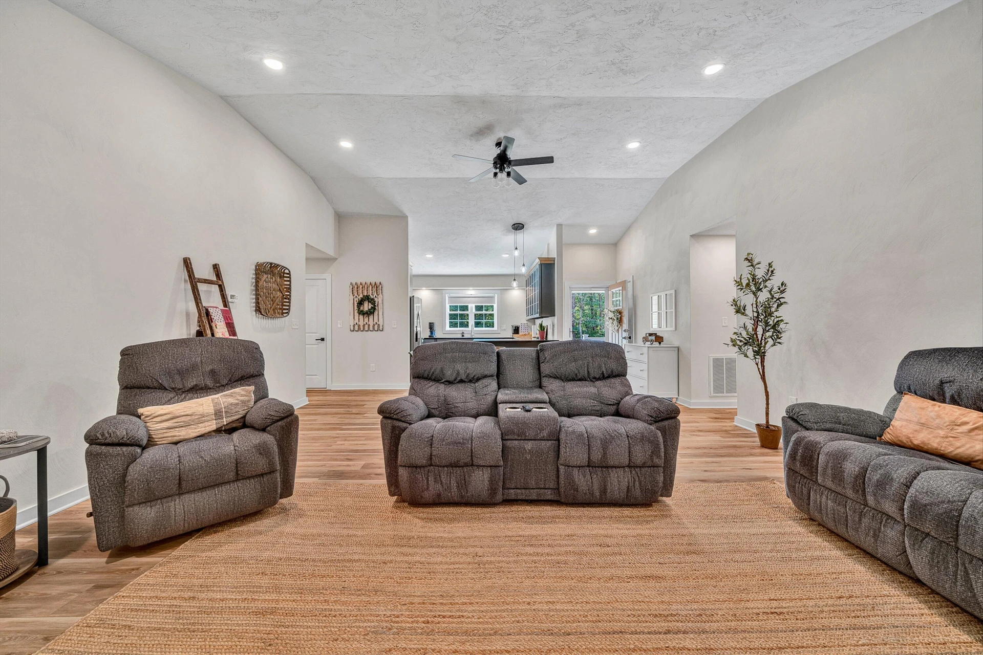 109 Ridgeway CT - Photo 7