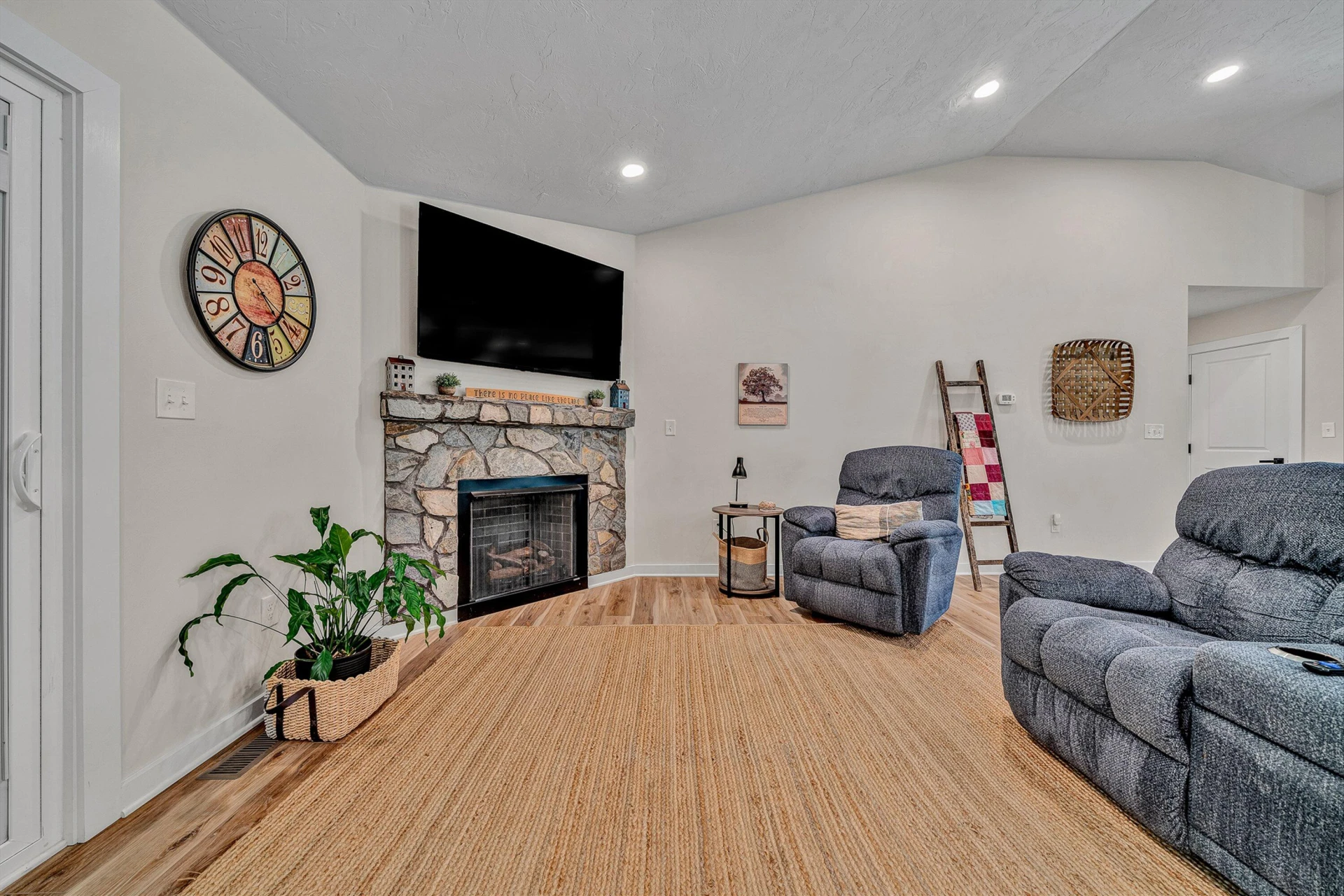 109 Ridgeway CT - Photo 8