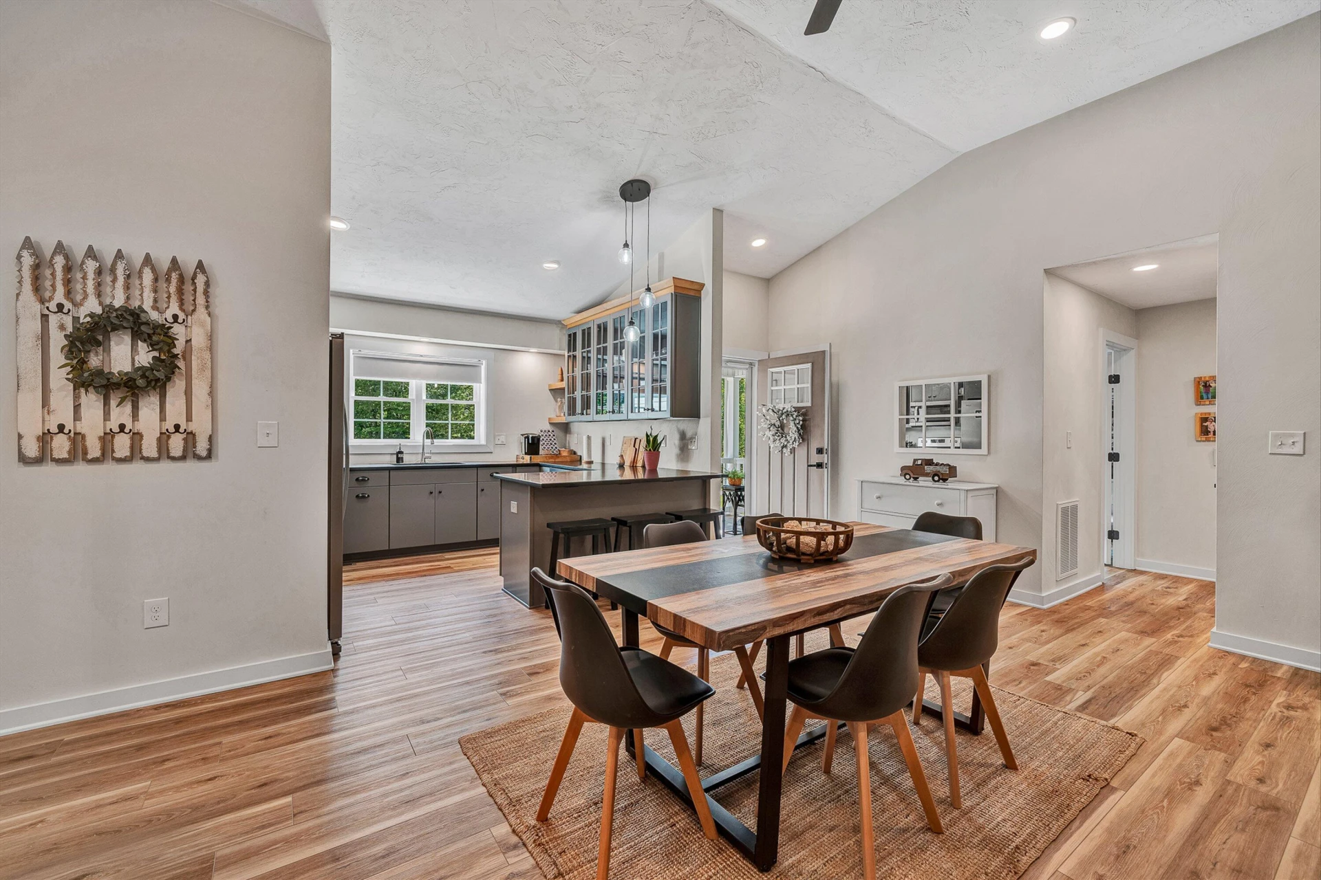 109 Ridgeway CT - Photo 9