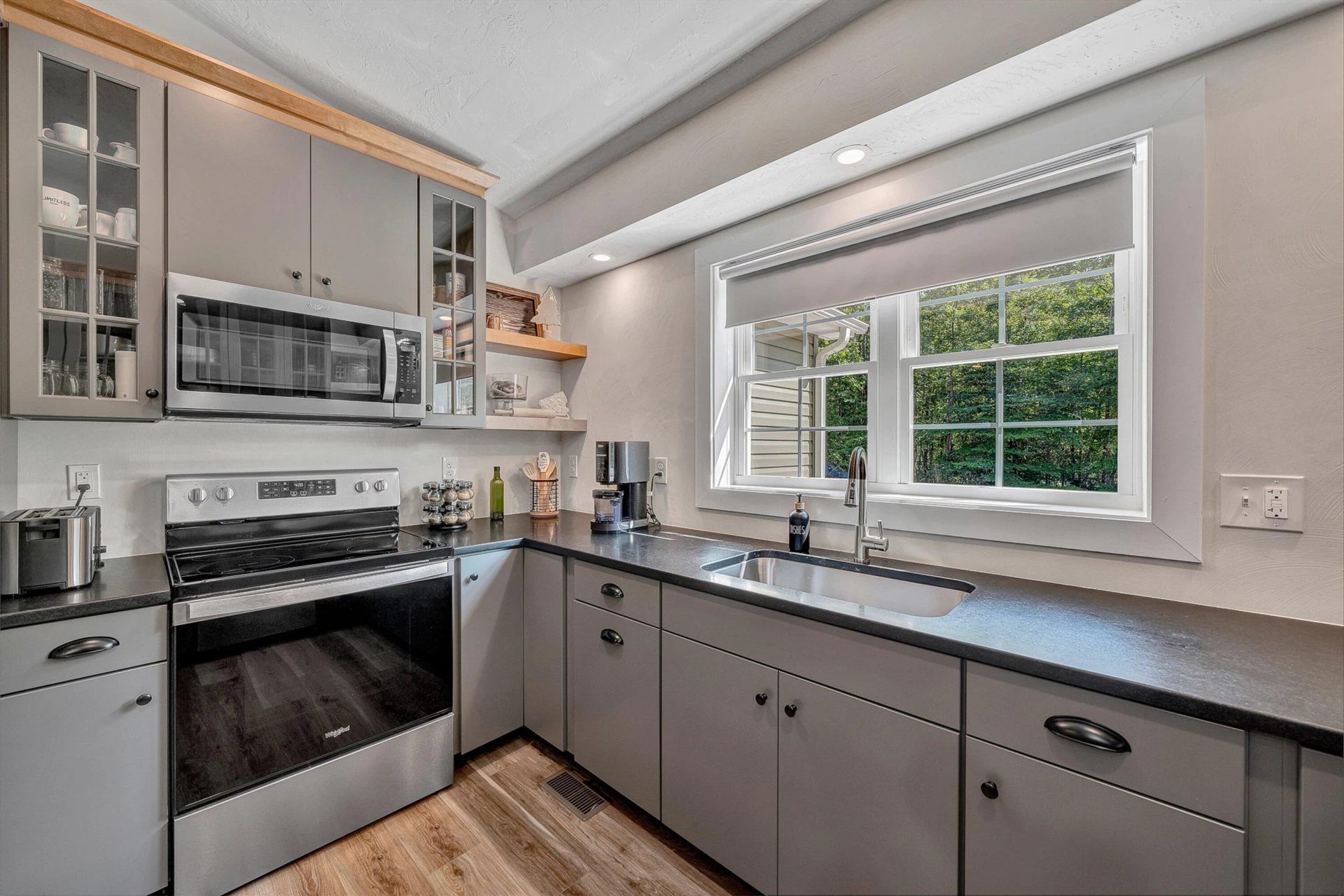 109 Ridgeway CT - Photo 15