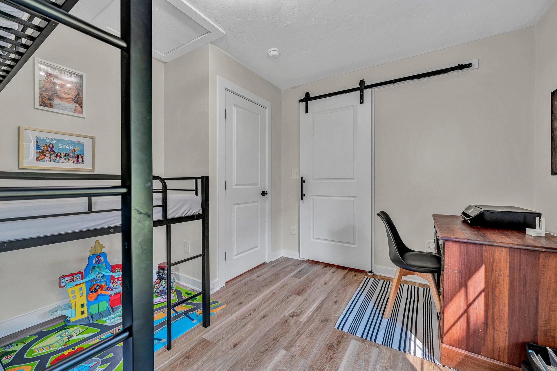 109 Ridgeway CT - Photo 17