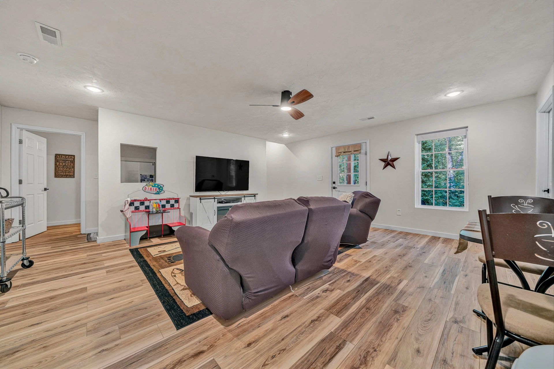 109 Ridgeway CT - Photo 28